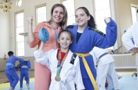 Atletas do judô e jiu-jitsu da SOGI finalizam ano com troca de faixa