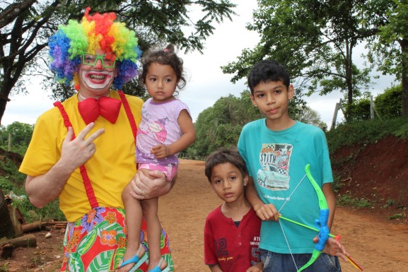 Entrega de brinquedos marca o Dia das Crianças