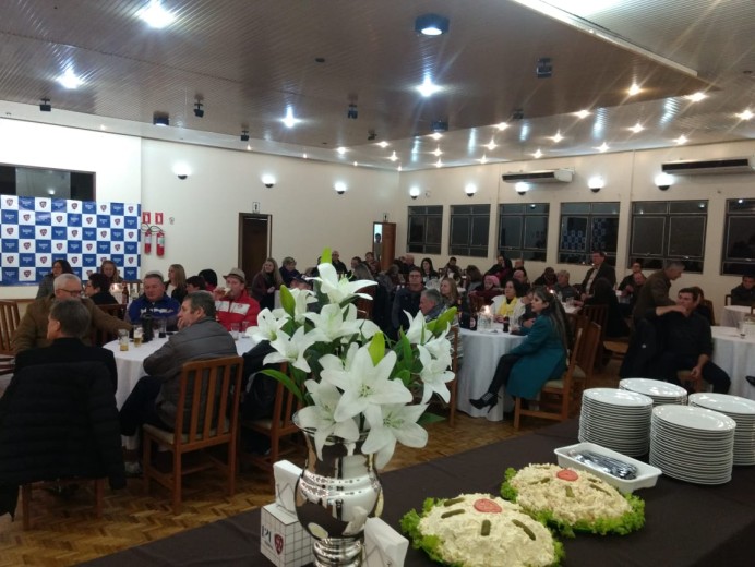 Jantar de encerramento do semestre homenageia bolonistas na Sogi